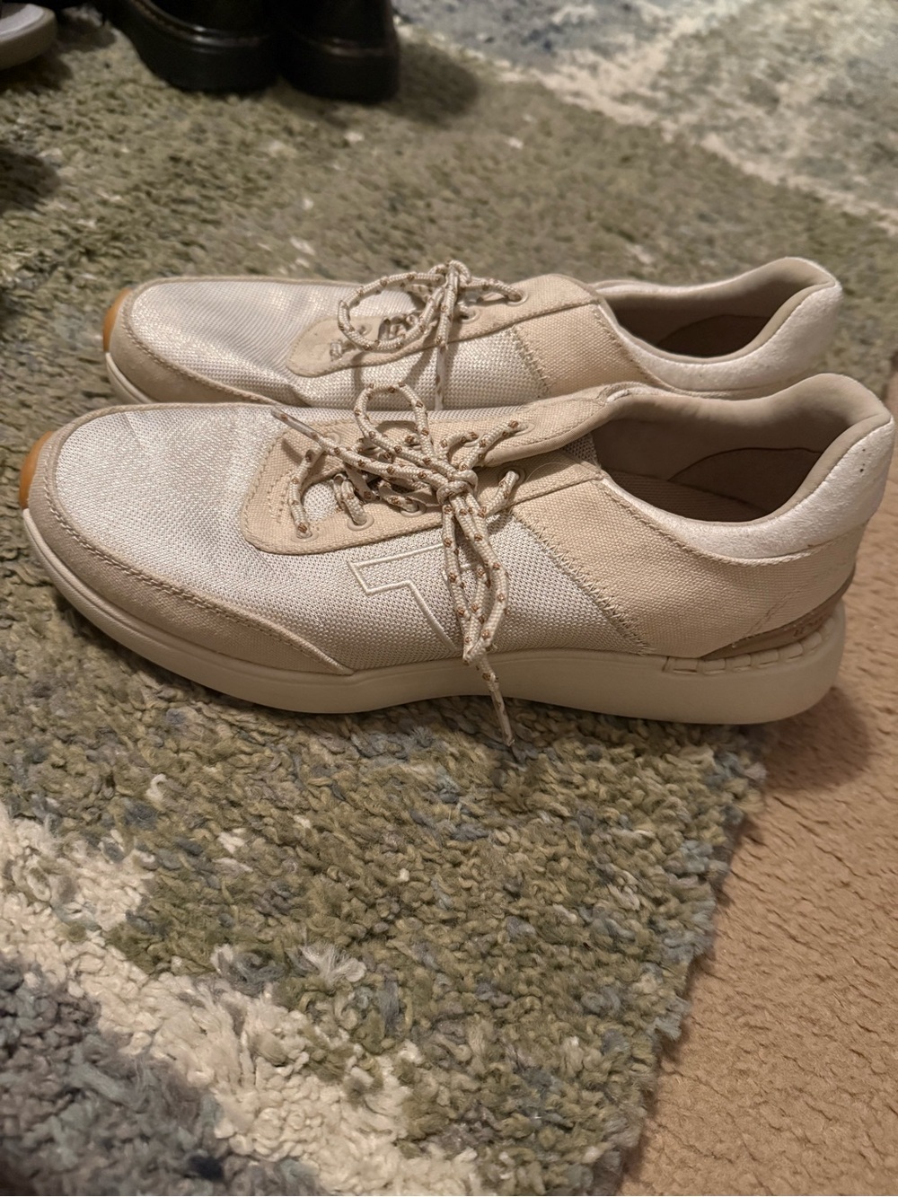Tom’s tennis shoes